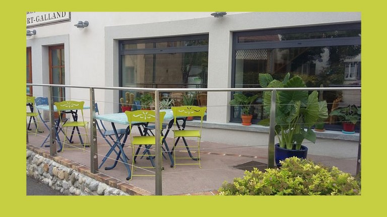 La terrasse côte rue La terrasse côte rue