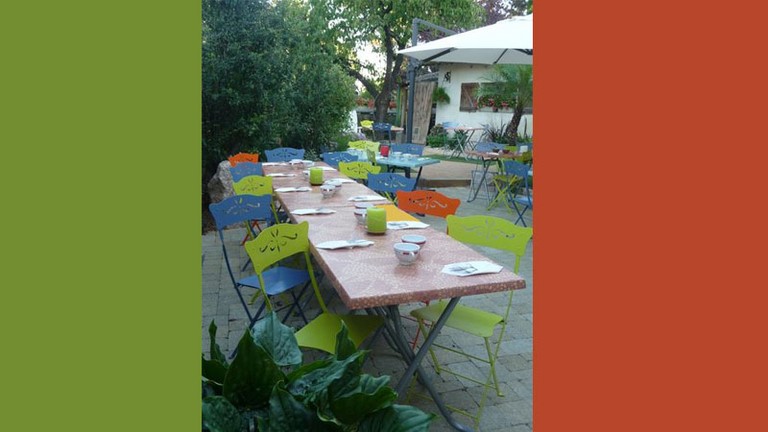 Configuration groupe Les tables de groupe sur la terrasse