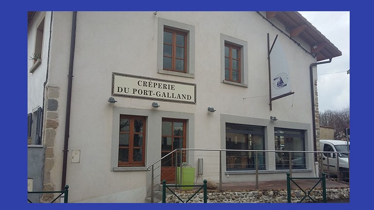 La terrasse côté rue La terrasse côté rue