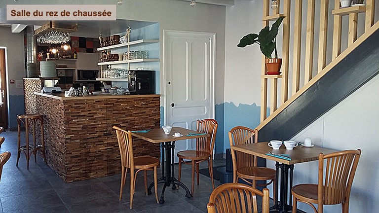 Salle du rez de chaussée Salle de restaurant du rez de chaussée et sa cuisine ouverte