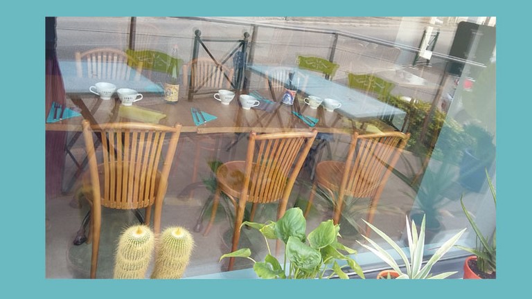 Fenêtre sur .. rue Coté rue cote salle