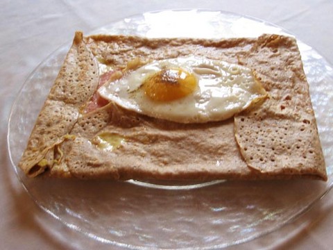 Galette complète et son oeuf miroir